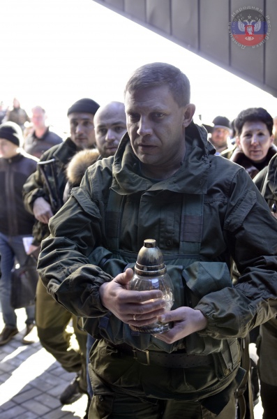 В Донецке почтили память погибших воинов-героев В Донецке почтили память погибших воинов-героев