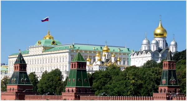 Кремль тверд и безмятежен