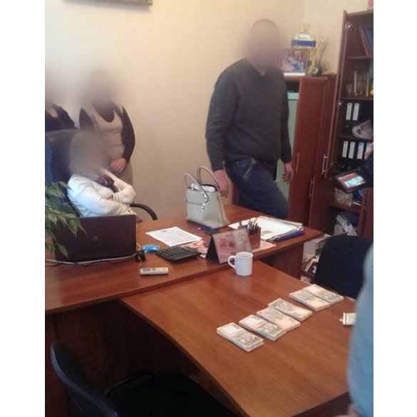 Чиновники - «патриоты» воруют сотни тысяч гривен под предлогом «на нужды АТО»