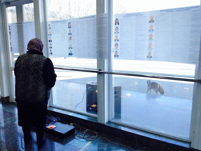 Западные журналисты отмечают катастрофически низкую явку в районах Донбасса, подконтрольных Киеву Западные журналисты отмечают катастрофически низкую явку в районах Донбасса, подконтрольных Киеву