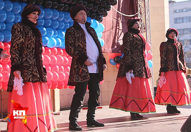 Как в ДНР день единства народов праздновали: национальные кухни, украинские песни и дерево желаний Как в ДНР день единства народов праздновали: национальные кухни, украинские песни и дерево желаний