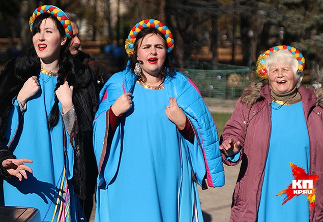 Как в ДНР день единства народов праздновали: национальные кухни, украинские песни и дерево желаний Как в ДНР день единства народов праздновали: национальные кухни, украинские песни и дерево желаний