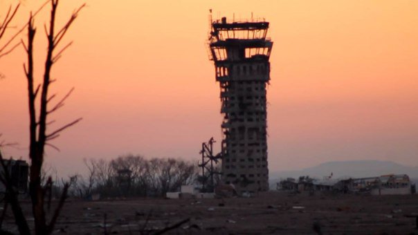 Репортаж Грэма Филипса из аэропорта Донецка. Репортаж Грэма Филипса из аэропорта Донецка.