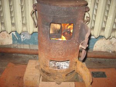 В Мариуполе многоэтажные дома переходят на буржуйки В Мариуполе многоэтажные дома переходят на буржуйки