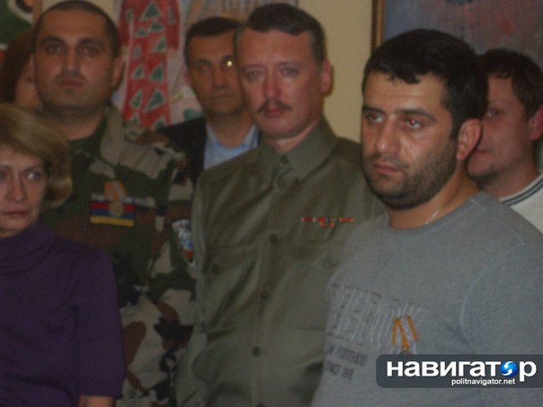 Игорь Стрелков наградил ополченцев Интербригады (посмертно), погибших 26 мая во время боя за Донецкий аэропорт (Видео) Игорь Стрелков наградил ополченцев Интербригады (посмертно), погибших 26 мая во время боя за Донецкий аэропорт (Видео)