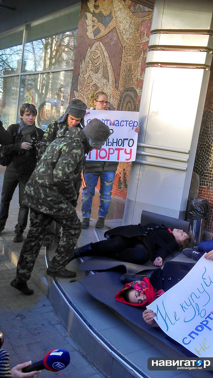 В центре Киева «русские солдаты» расстреляли «недоношенных укропов» В центре Киева «русские солдаты» расстреляли «недоношенных укропов»