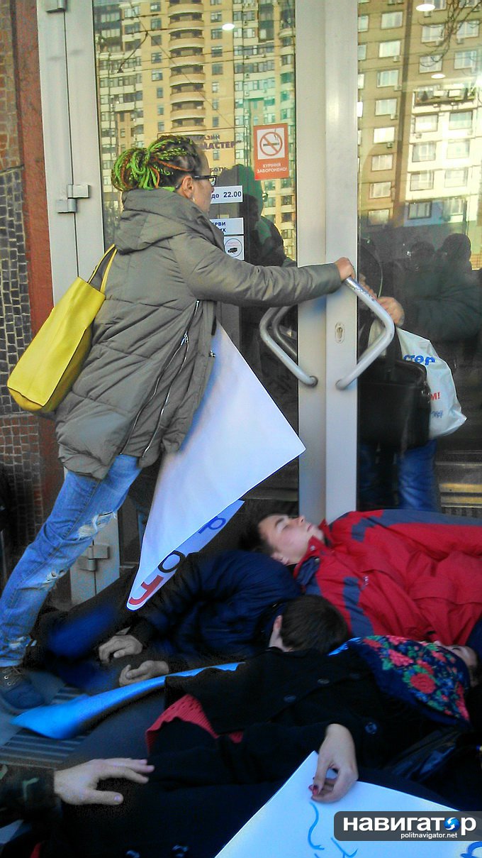 В центре Киева «русские солдаты» расстреляли «недоношенных укропов» В центре Киева «русские солдаты» расстреляли «недоношенных укропов»