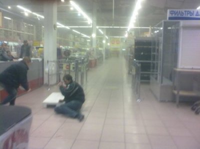 При обстреле донецкого супермаркета ранены дети