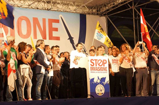 Мощный митинг против политики санкций и в поддержку политики России прошел в Милане