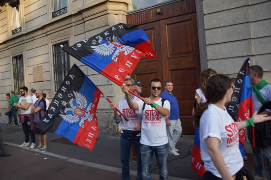 Мощный митинг против политики санкций и в поддержку политики России прошел в Милане