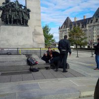 В центре Оттавы открыли стрельбу