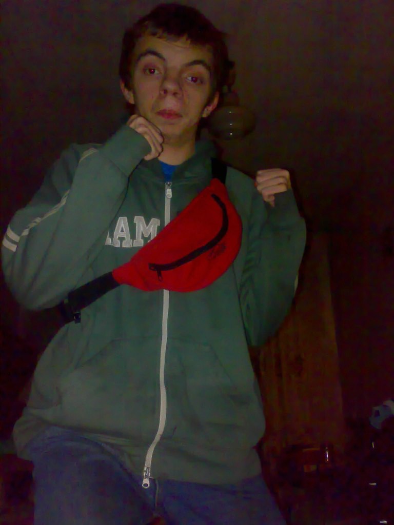 Хотите глянуть что скрывается под маской бравого диванного бойца? Хотите глянуть что скрывается под маской бравого диванного бойца?