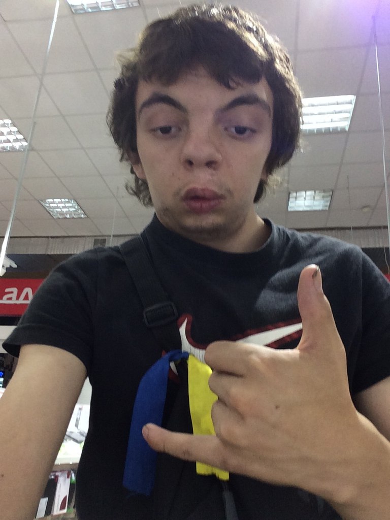 Хотите глянуть что скрывается под маской бравого диванного бойца? Хотите глянуть что скрывается под маской бравого диванного бойца?