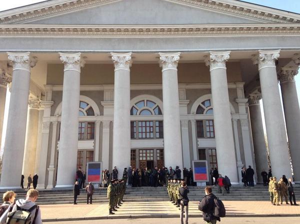 Александр Захарченко официально вступил в должность главы ДНР. Александр Захарченко официально вступил в должность главы ДНР.