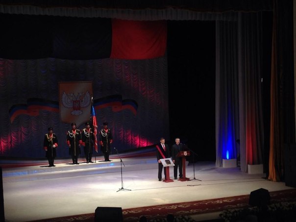 Александр Захарченко официально вступил в должность главы ДНР. Александр Захарченко официально вступил в должность главы ДНР.