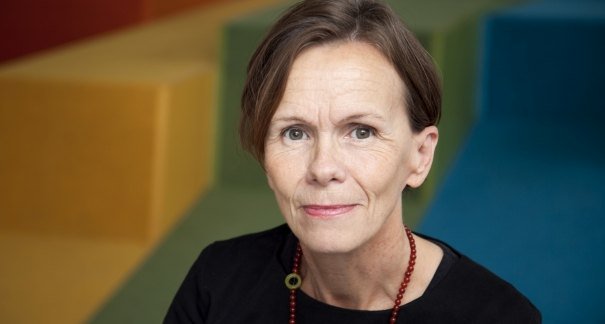 Плакат с "диктатором Путиным" и свастикой на стене в шведской школе