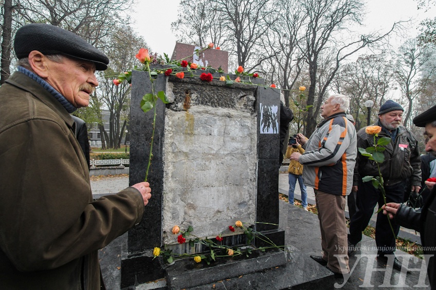 7 ноября: Драка в Харькове, в Одессе: без марша, но с двумя митингами, а в Киеве скромно отметили 7 ноября: Драка в Харькове, в Одессе: без марша, но с двумя митингами, а в Киеве скромно отметили