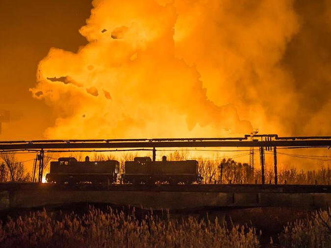 В Изюме партизаны сожгли склад фосфорных боеприпасов В Изюме партизаны сожгли склад фосфорных боеприпасов