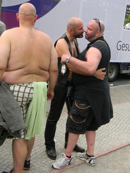 Чума коричневая или голубая – все равно чума! Чума коричневая или голубая – все равно чума!