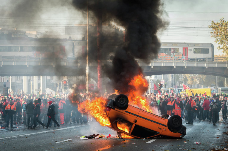 Владимир Матвеев. Майдан в Брюсселе как ответ на политику жесткой экономии в ЕС Владимир Матвеев. Майдан в Брюсселе как ответ на политику жесткой экономии в ЕС