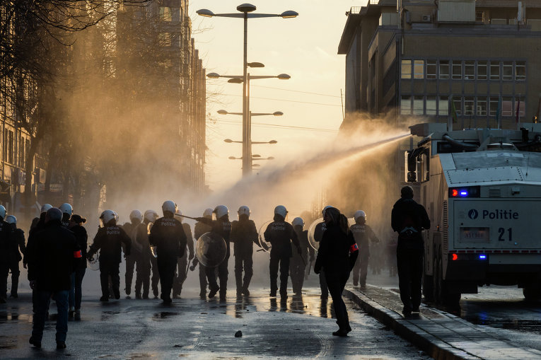 Владимир Матвеев. Майдан в Брюсселе как ответ на политику жесткой экономии в ЕС Владимир Матвеев. Майдан в Брюсселе как ответ на политику жесткой экономии в ЕС