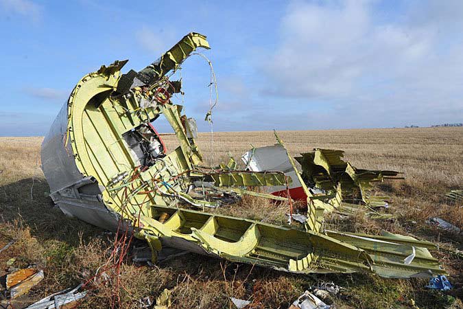 Украинские пушки бьют по месту катастрофы «Боинга», чтобы не дать работать голландским специалистам Украинские пушки бьют по месту катастрофы «Боинга», чтобы не дать работать голландским специалистам