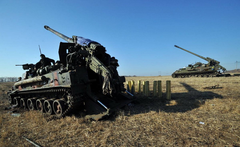 Укрофашистские артиллеристы получили "Гиацинт" и "Пион" Укрофашистские артиллеристы получили "Гиацинт" и "Пион"