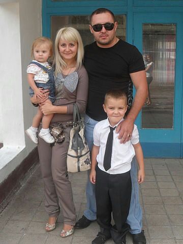 Видеорепортаж из Горловки о происшедшей трагедии: снаряд украинских силовиков убил целую семью Видеорепортаж из Горловки о происшедшей трагедии: снаряд украинских силовиков убил целую семью