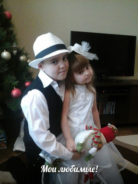 Видеорепортаж из Горловки о происшедшей трагедии: снаряд украинских силовиков убил целую семью Видеорепортаж из Горловки о происшедшей трагедии: снаряд украинских силовиков убил целую семью