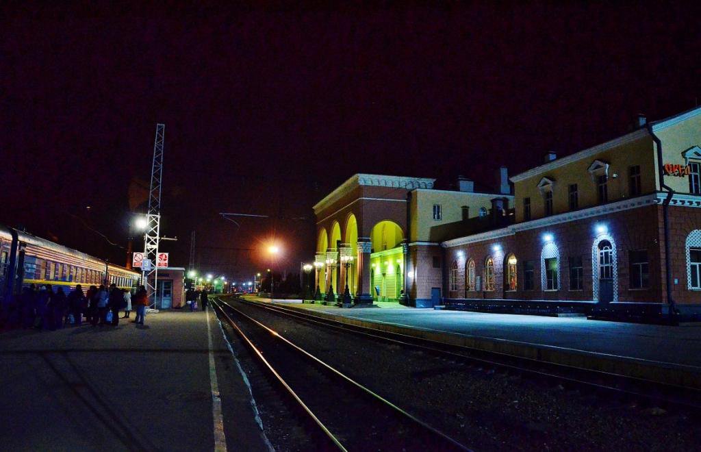 Украинский прорыв: на поезде из Москвы в Крым через Украину. Бонусом - танки и пограничные страсти Украинский прорыв: на поезде из Москвы в Крым через Украину. Бонусом - танки и пограничные страсти