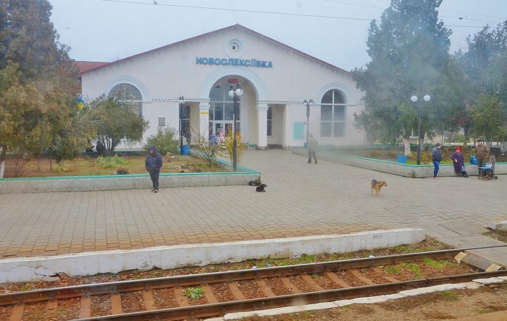 Украинский прорыв: на поезде из Москвы в Крым через Украину. Бонусом - танки и пограничные страсти Украинский прорыв: на поезде из Москвы в Крым через Украину. Бонусом - танки и пограничные страсти