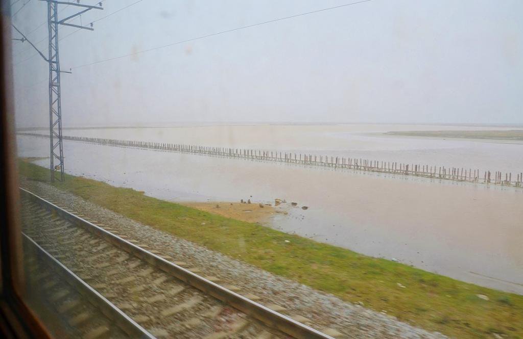 Украинский прорыв: на поезде из Москвы в Крым через Украину. Бонусом - танки и пограничные страсти Украинский прорыв: на поезде из Москвы в Крым через Украину. Бонусом - танки и пограничные страсти