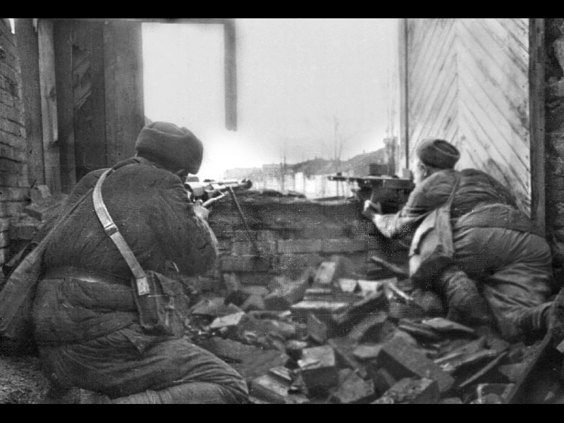 19 ноября 1942 г. началось контрнаступление советских войск под Сталинградом 19 ноября 1942 г. началось контрнаступление советских войск под Сталинградом