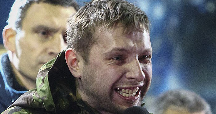 Парасюк избил полицейского и угрожал убить всех, кто мешает блокаде Донбасса Парасюк избил полицейского и угрожал убить всех, кто мешает блокаде Донбасса