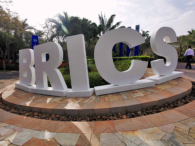 Кенинг: банк БРИКС - первый шаг к дедолларизации мировой экономики Кенинг: банк БРИКС - первый шаг к дедолларизации мировой экономики