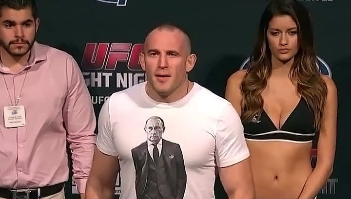 Браво Алексей! Боец, надевший майку с Путиным, отправил американца в нокаут Браво Алексей! Боец, надевший майку с Путиным, отправил американца в нокаут