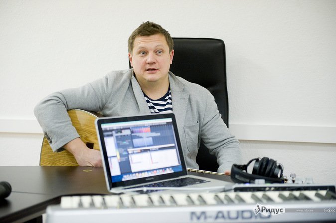 Бас-гитарист «Любэ»: «Ополченцы мне пишут, что идут в бой с песнями группы» Бас-гитарист «Любэ»: «Ополченцы мне пишут, что идут в бой с песнями группы»