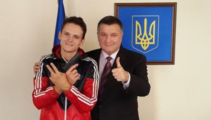 Слава Украине, руфер и человек Слава Украине, руфер и человек