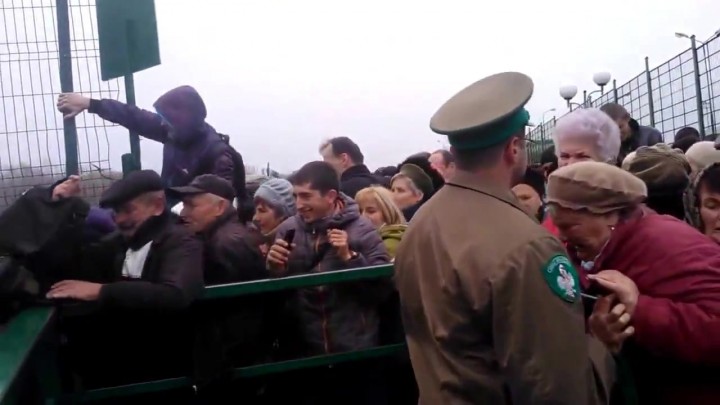 Украiна цэ Эвропа: Украинцы устроили страшную давку на переходе «Шегини» на границе с Польшей Украiна цэ Эвропа: Украинцы устроили страшную давку на переходе «Шегини» на границе с Польшей