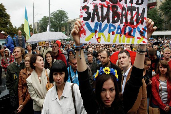 Матери и жены пропавших на юго-востоке солдат вышли на Майдан Матери и жены пропавших на юго-востоке солдат вышли на Майдан