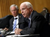 Сенатор Маккейн вновь вспомнил о России