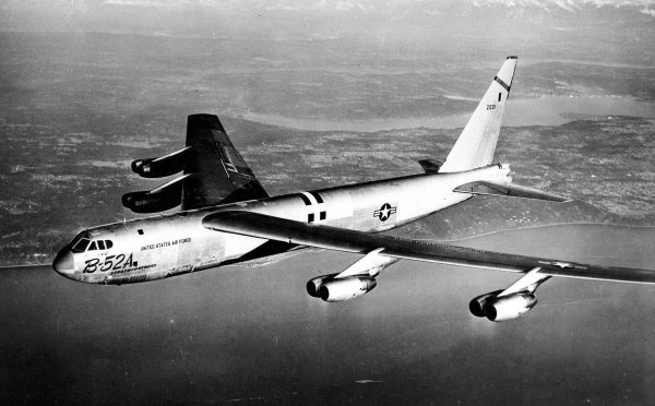 Ту-95: спор русского «Медведя с американской «Крепостью»