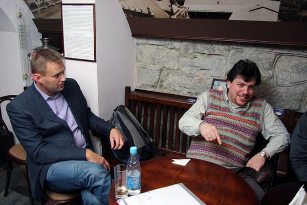 Соратник Навального «засветился» с профессиональным организатором революций 