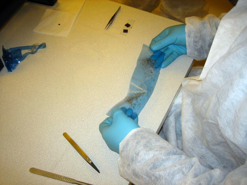 Графен защитит от пуль лучше стали