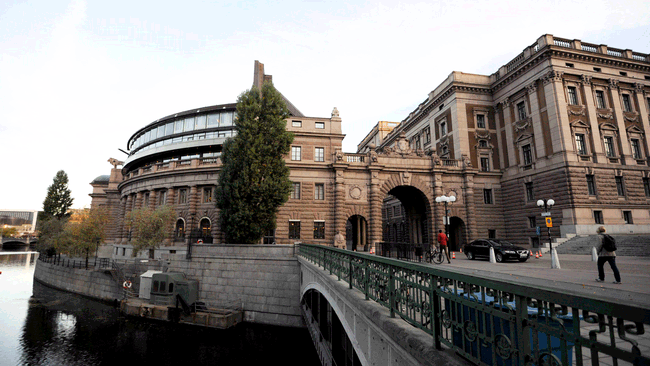 В Швеции националисты валят правительство за то что оно не сокращает иммиграцию В Швеции националисты валят правительство за то что оно не сокращает иммиграцию