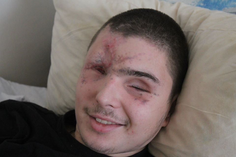 Он встал на защиту Новороссии от взбесившегося Киева. Теперь ему нужна наша поддержка Он встал на защиту Новороссии от взбесившегося Киева. Теперь ему нужна наша поддержка