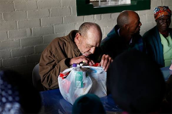 Еврорейх? Бездомных в Европе заставят носить желтый треугольник Еврорейх? Бездомных в Европе заставят носить желтый треугольник