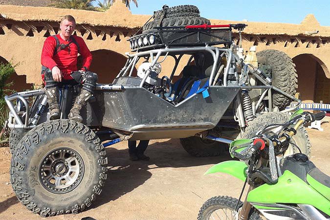 Анатолий Чубайс сломал обе руки Анатолий Чубайс сломал обе руки