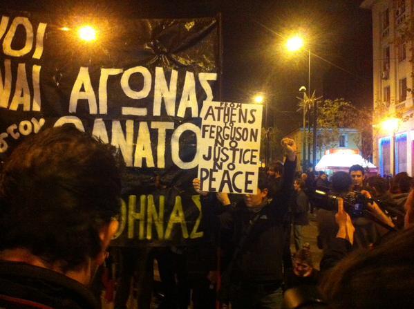 Протестующие забросали полицейских «коктейлями Молотова» в центре Афин Протестующие забросали полицейских «коктейлями Молотова» в центре Афин