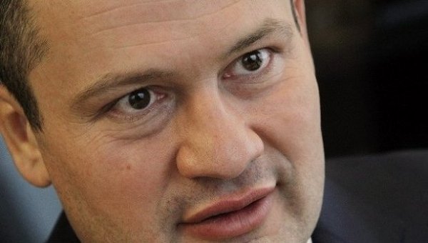 Судьба украинской молодежи отдана в руки владельца стрип-клуба Судьба украинской молодежи отдана в руки владельца стрип-клуба